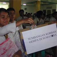 Peserta Ospek UNIM Galang Dana Korban Gempa