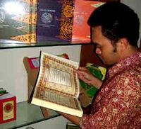 Al Quran Bermotif Batik Laku Keras