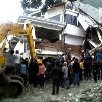 Tim SAR Tak Temukan Mayat di Kolam Renang Hotel Ambacang