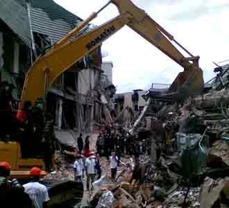 Evakuasi di Hotel Ambacang