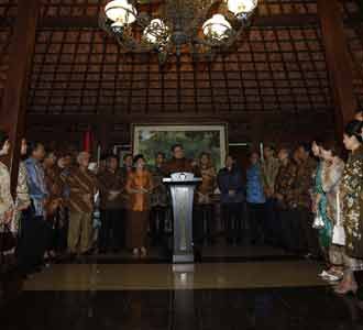 SBY Tetapkan Hari Batik Nasional