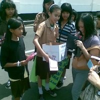 Ratusan Siswa SD Assalaam Longmarch Kumpulkan Dana