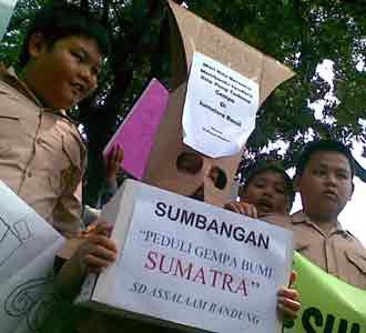 Siswa SD Peduli Gempa
