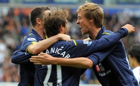 Spurs Dimbangi Bolton 2-2