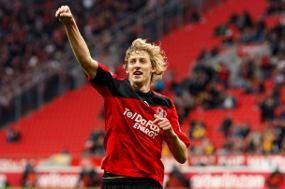 Leverkusen Berpesta, Bayern Imbang