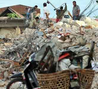 Berburu Rezeki di Tengah Gempa