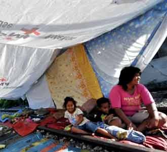Mengungsi di Tenda Akibat Gempa