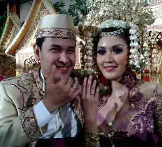 Nuri-Hikmal Gelar Resepsi Pernikahan