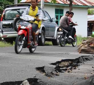 Jalan Rusak Akibat Gempa 