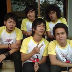 Minibus Terguling, dMasiv Langsung Manggung