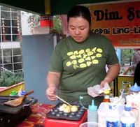 Gurihnya Takoyaki di Kedai Lingling