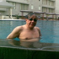 Lihat Kolam Renang di Tengah Munas, Akbar Tergoda Nyebur