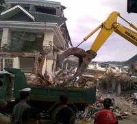 Puing Hotel Ambacang Dibersihkan