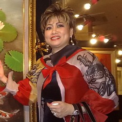 Bantu Padang, Maya Rumantir Jual Lukisan