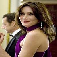 Carla Bruni Kuak Kisah Hidupnya di Situs 