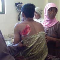 Hentikan Truk Muat Pasir, Sekelompok Warga Dibacok