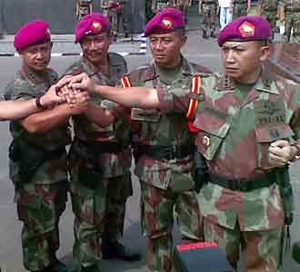 2 Tongkat Komando Lanmar Berganti