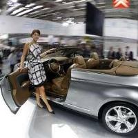 Pengendara Mobil Atap Terbuka Berisiko Tuli