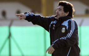 Maradona Pikir Ulang Jabatannya