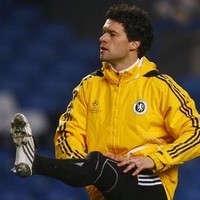 Ballack Menantang, Hiddink Tenang