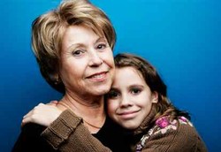 Tiga Alasan Nenek Manjakan Cucu