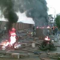 Warga-Satpol PP Capai Sepakat, Jalan Cacing Dibuka 