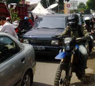 Jalan Ampera Raya Mengular