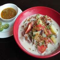 Slurpp... Gurih Segar Soto Betawi!