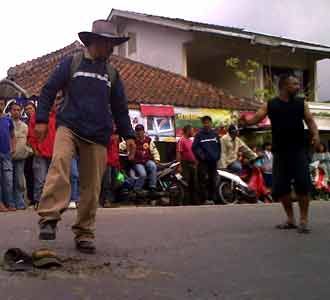 Pedagang Geruduk Kantor GRPP