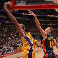 Lakers Menang, Brown Curi Perhatian