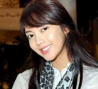 Ririn Cantik Dengan Syal