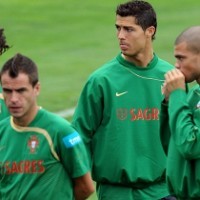 Rooney Berharap Portugal Tak Lolos