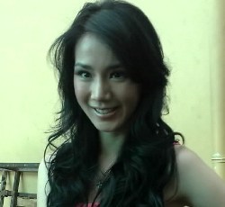 Berstatus Janda, Jill Gladys Disemangati Delon 