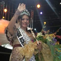 Puteri Indonesia 2009 Ngaku Lepas Jilbab Demi Rambut