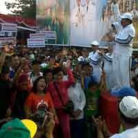 Jalan Sehat Warnai HUT ke-64 Jatim