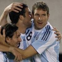 Argentina & Maradona Diselamatkan Anak Baru dan Orang Lama