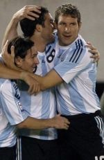 Argentina & Maradona Diselamatkan Anak Baru dan Orang Lama