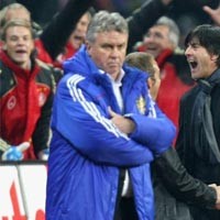 Hiddink Masih Menyimpan Kesal