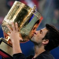 Djokovic Angkat Piala