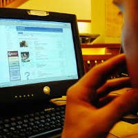 Akses Facebook di Kantor, 3 Karyawan Dipecat