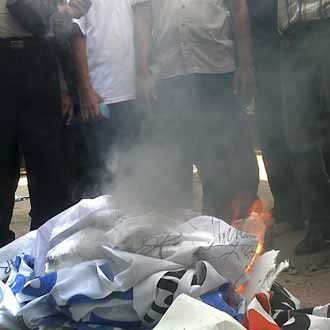 Pedagang Tolak Retribusi Mahal Pedagang Tolak Retribusi Mahal