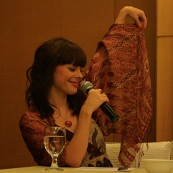 Lenka Berbatik Ria di Jakarta