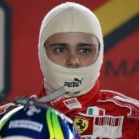 Ferrari Tak Paksa Massa