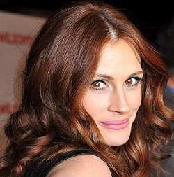 Julia Roberts Diundang Pesta di Puri Ubud 