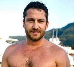 Gerard Butler Doyan Pamer Bokong