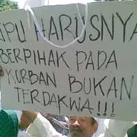 Keluarga Korban dan FPI Desak Sidang Kiai Ibad Dilanjutkan