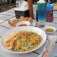 Renyahnya Bakso Ayam Udang Goreng Kampung Bakso