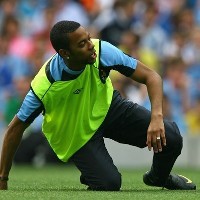 Hughes Terus Tunggu Robinho