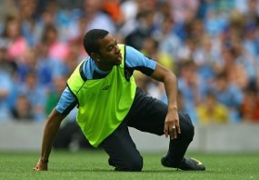 Hughes Terus Tunggu Robinho