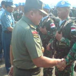 TNI Lepas Kontingen Garuda Penjinak Bahan Peledak ke Kongo